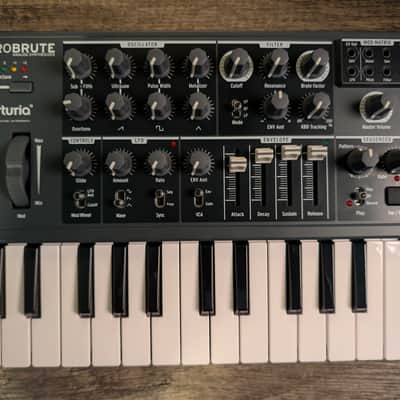 Arturia MicroBrute 25-Key Synthesizer 2014 - Present - Black
