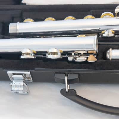 Yamaha YFL-222 Standard Silver-plated Flute *Cleaned & Serviced *Ready to play image 8