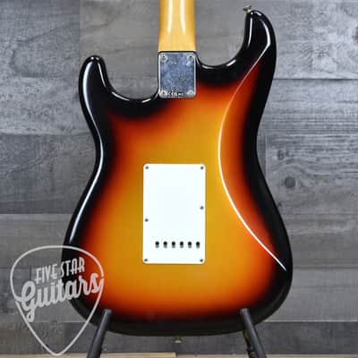 Fender Dealer Exclusive Vintera  Road Worn  '60s Stratocaster  3-Color Sunburst with Hardshell Case image 2