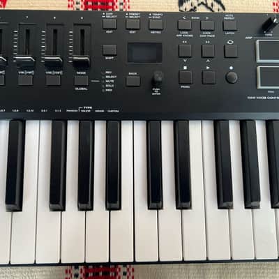 M-Audio Oxygen Pro 61 MIDI Keyboard Controller 2020 - Present - Black image 13