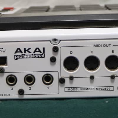 Akai MPC 2500 Limited Edition 247/500 White W/ Carbon fiber Print Sides image 5