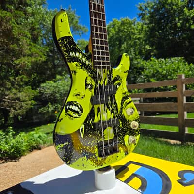 Squier MB-4 Modern Bass 2002 - 2010 - Skull and Crossbones image 17