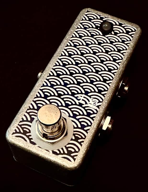 Saturnworks Reversed A/B Box Guitar Pedal Instrument Input Selector Switch with an LED image 1