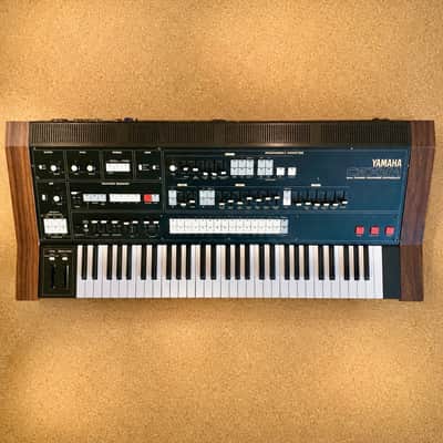 Yamaha CS-70M Polyphonic Synthesizers –  Free Personal Delivery in Europe – Fully Serviced – Warranty