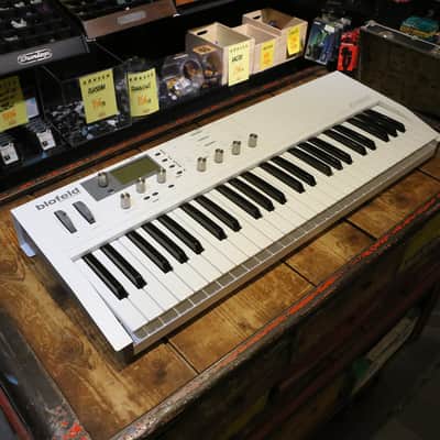 Waldorf Blofeld Keyboard 49-Key Synthesizer 2009 - Present - White image 3