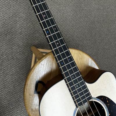 Martin 000C Jr-E Junior Short-Scale Bass Acoustic/Electric Bass Guitar w/ Case image 8