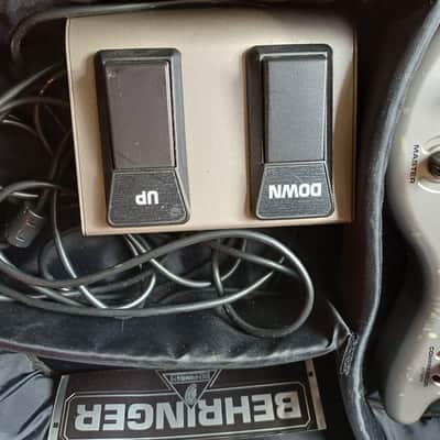 Behringer Bass V-Amp Multi-Effect and Amp Modeler 2000s - Silver image 3