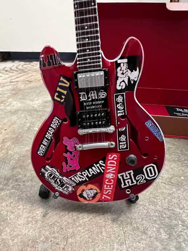 Axe Heaven Tom Delonge Box Car Racer Gibson ES-335 Miniature