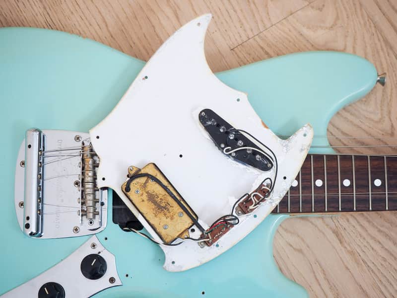 1996 Fender Kurt Cobain Mustang MG69 Electric Guitar Sonic Blue