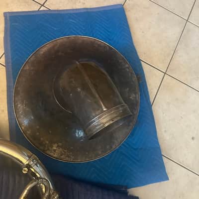 King 2350 BBb Sousaphone with detachable cluster, includes case. image 22
