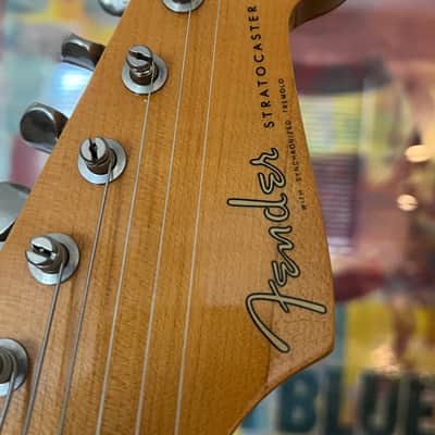 Fender Eric Johnson Stratocaster with Maple Fretboard 2005 - Present - 2-Color Sunburst image 3