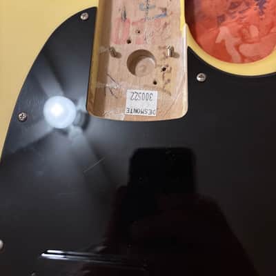 Fender Player II Mustang Bass PJ 2024 - Present - Hialeah Yellow image 3