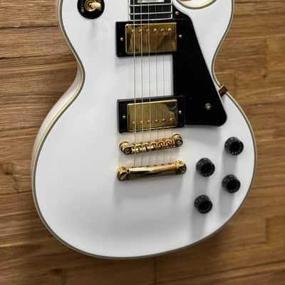Epiphone Les Paul Custom "Inspired by Gibson Custom" Guitar 2024 - Alpine White 8lbs 5oz w/Hard Case. New! image 1