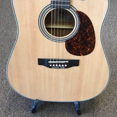 Cort MR500E NT Solid Spruce/Mahogany Dreadnought Cutaway with Electronics Natural Glossy