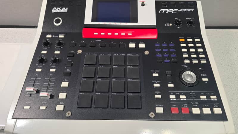 Akai MPC4000 with Owners Manual & Flight Case image 1
