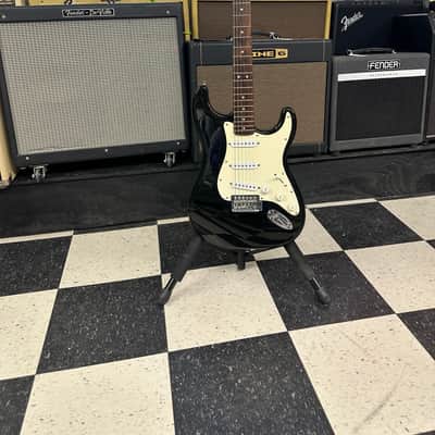 Squier Affinity Series Stratocaster with Rosewood Fretboard 2001 - 2018 - Black image 2