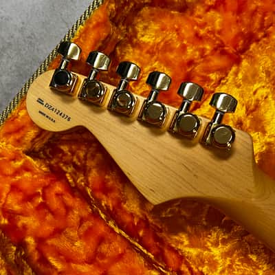 2005 Fender 50th Anniversary American Deluxe Stratocaster Sunburst image 10