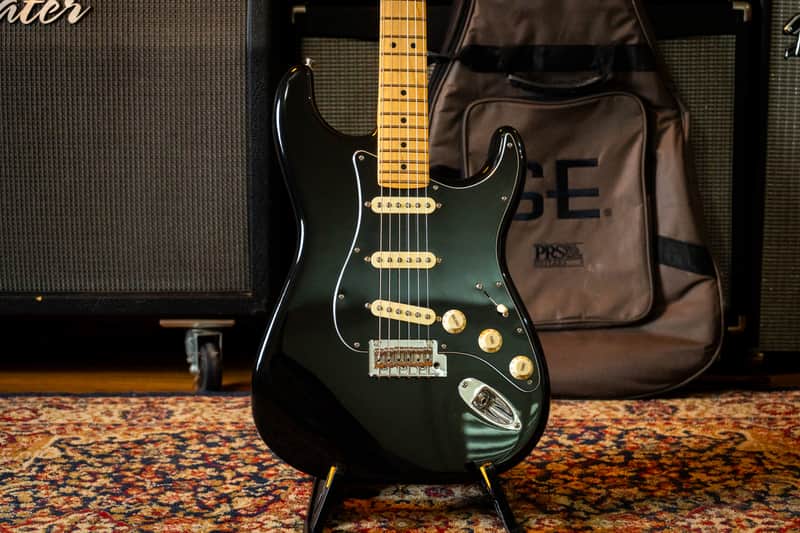 Fender FSR Special Edition Player Stratocaster with Maple Fretboard 2019 - 2024 - Black