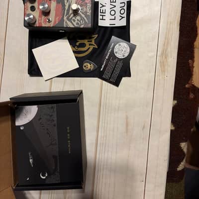 Walrus Audio Jupiter Multi-Clip Fuzz V2 2017 - 2025 - Grey / Red image 2