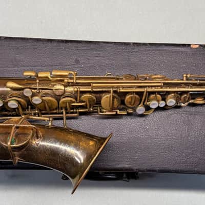 Vintage Buescher True Tone Low Pitch Saxophone (c.1925) – Serial #194484 – Original Case – No Mouthpiece image 4