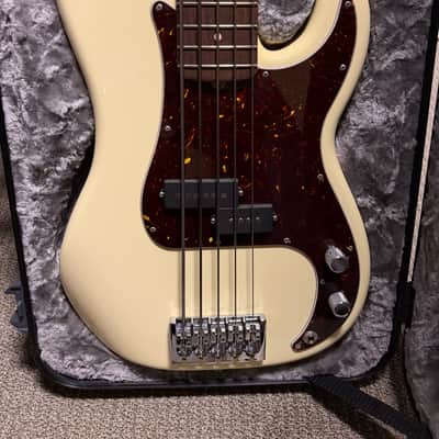 Fender American Professional II Jazz Bass V with Rosewood Fretboard 2020 - Present - Olympic White