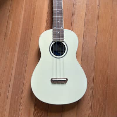 Fender Limited edition Zuma concert Ukulele 2020s - Olympic White image 1