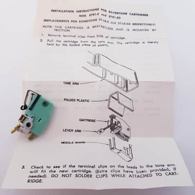MEDION Disques Et Numériseur De Cassettes E69143 (haut-parleur Intégré, 33/45/78 Tr/min, Conversion MP3 Directe, Lecture MP3, Lecteur De Carte SD, Entrée AUX, Prise Casque) Noir