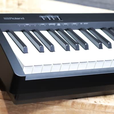 Roland FP-10 Digital Piano Black Compact Cabinet 88-Key Hammer-Action Keyboard image 4