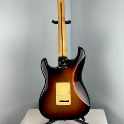 Fender Stratocaster - Made in USA - 2005 - Tobacco Burst - Mint Condition! image 7