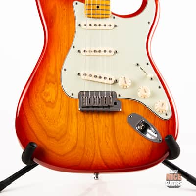 Fender Custom Shop Deluxe Stratocaster 2010 image 2