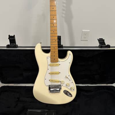 Fender Stratocaster with Maple Fretboard - Olympic White image 3