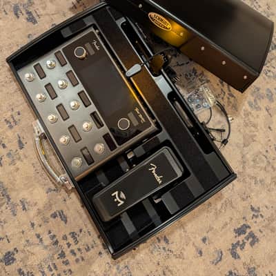 Fractal Audio Axe FX II XL+ & Furman PL Plus C & Gator Rack Case