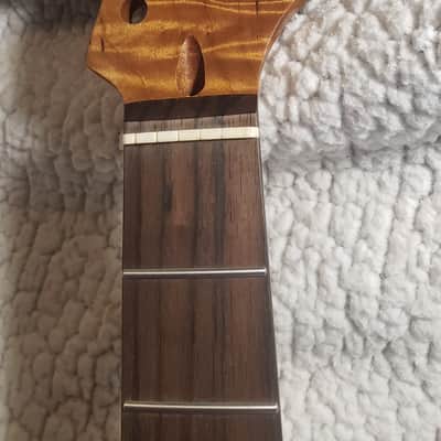 Immagine # HGS-R7-Unbelievable,5A,Nitro,Roasted flame maple neck with Killer flame maple head stock and NO fret tangs. Made for a Strat body. You never felt frets like this.! - 6