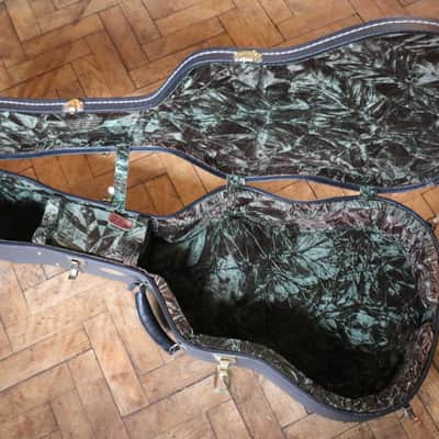 Martin 545 Martin deluxe D (14 fret fits D-28 D-35 D-45 D-35 and others) hard shell case 2000's - Black / Green image 4
