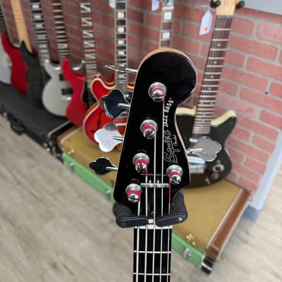 Squier Deluxe Jazz Bass Active V image 6