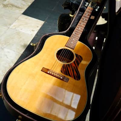 Gibson J-35 in Antique Natural (2015/16) image 9