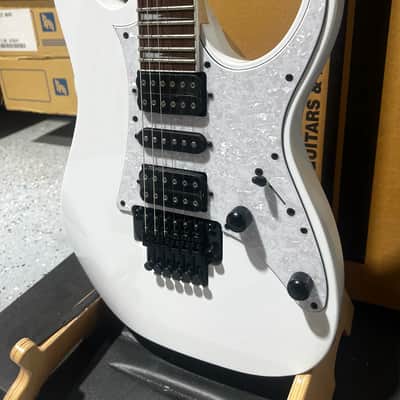 Ibanez RG Standard RG450DXB Electric Guitar - White image 3