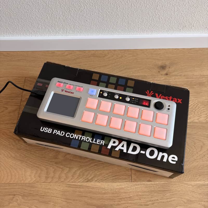 Immagine Vestax PAD-One USB Midi Controller with original box, packaging and cables! Like New! - 1