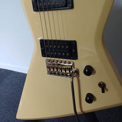 Aria Pro II ZZ Deluxe 1983 Explorer Type Cream White Original soft case image 4