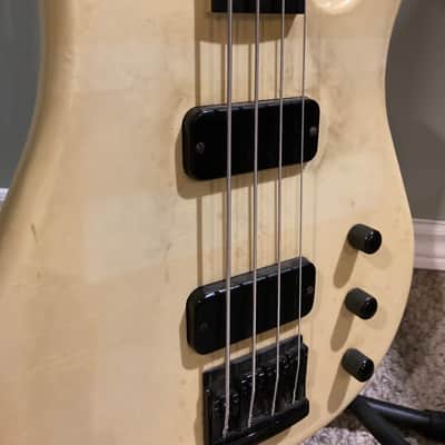 Gibson IV Bass 1987 Pearl White image 3