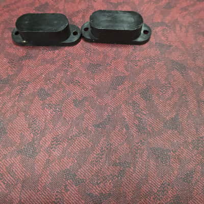 Fender Mustang Bass Pickup Covers 1975 - Black image 2