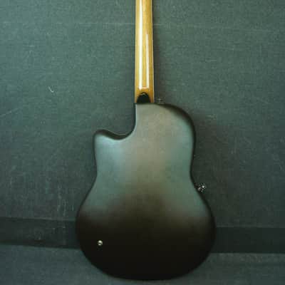 Ultra Series by Ovation Model 1528 Acoustic/Electric Shallow Back