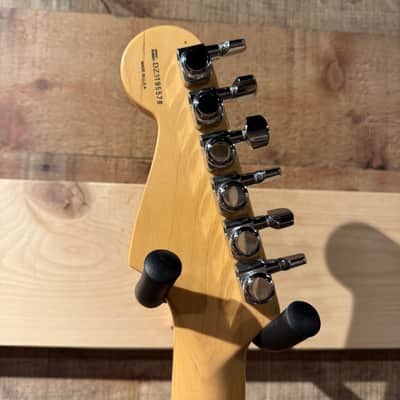 Fender American Deluxe Stratocaster V-Neck with Maple Fretboard 2004 - Candy Tangerine image 11