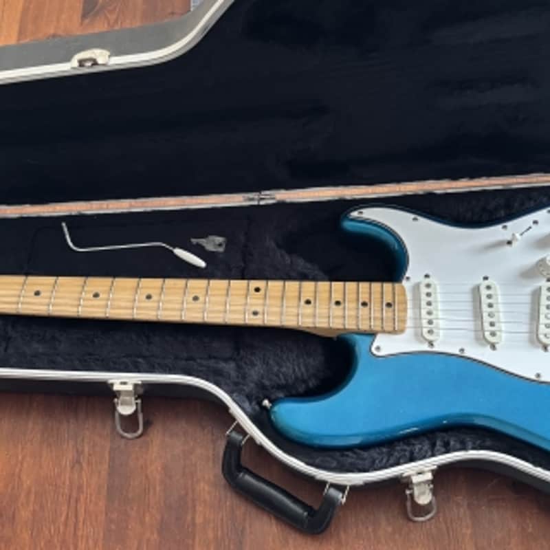 1983 Fender SQUIER Lake Placid Blue