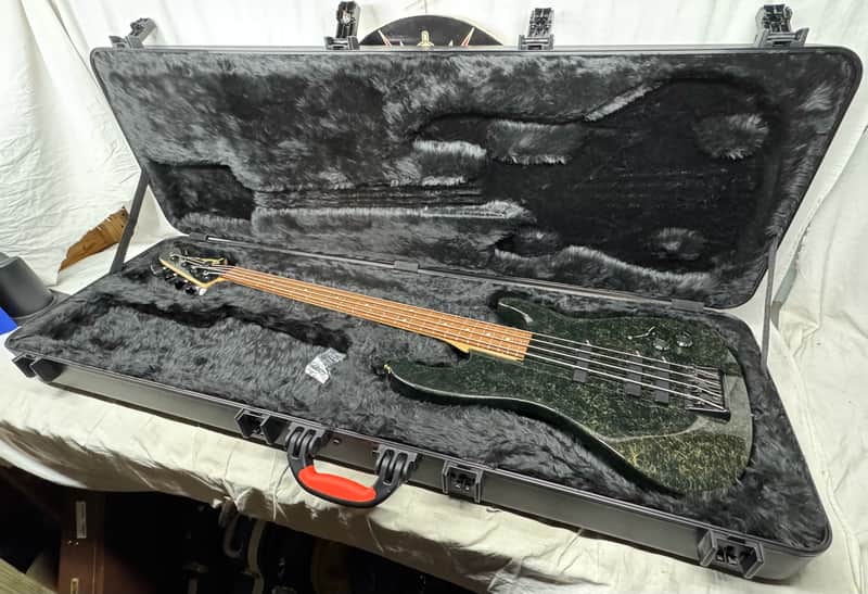Fender HM Bass IV heavy metal 4-string Bass with Case - MIJ Made In Japan 1989 - 1990 - Green / Gold image 1