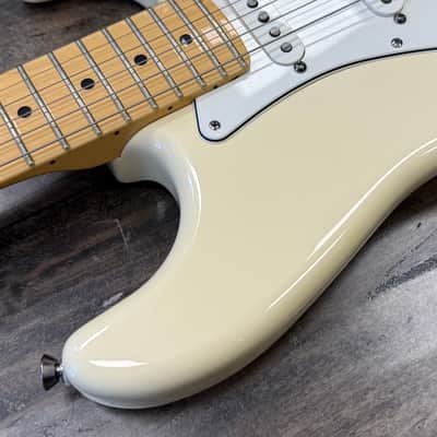 Fender American Standard Stratocaster with Maple Fretboard 2007 - Olympic White image 5