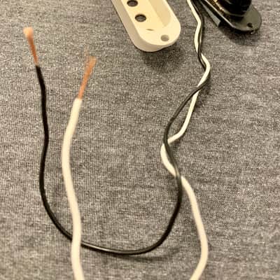 Single Coil Strat Pickup (Squier Affinity) with Screws image 9