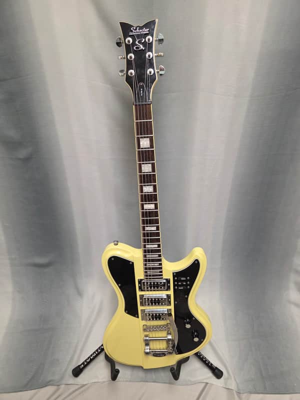 Schecter Ultra III 2018 - Present - Ivory Pearl image 1