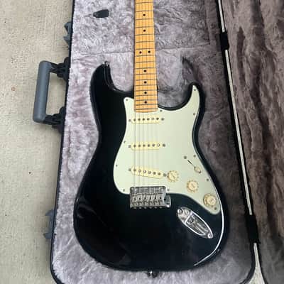 Fender American Professional II Stratocaster with Maple Fretboard 2020 - Present - Black image 2
