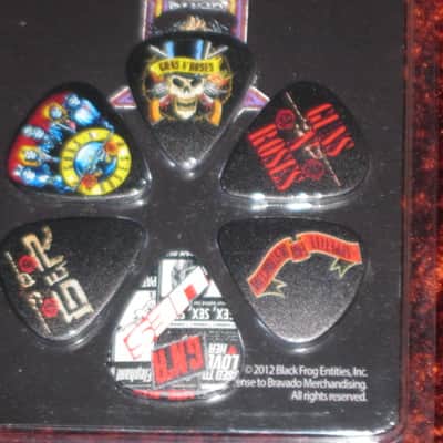 new in package (old stock) A+ Perri's Leather Ltd. / Perri's 12 Pack Of Guns N Roses Guitar Picks - Med Gauge - Celluloid Plastic, 351 shape - but slightly curved (LP12-GNR1) LP12GNR1 image 4